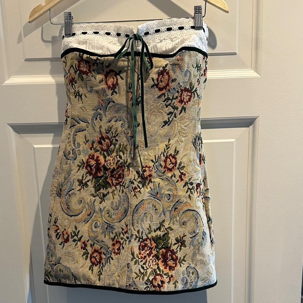 With Jéan Sabrin Corset Style Dress with silver metal front button closure Small